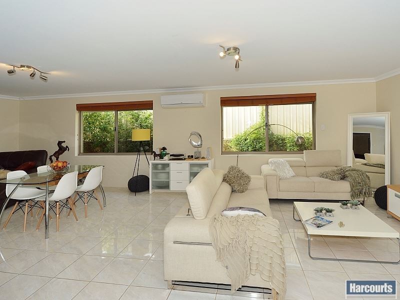 4 Banksiadale Gate, Lakelands WA 6180