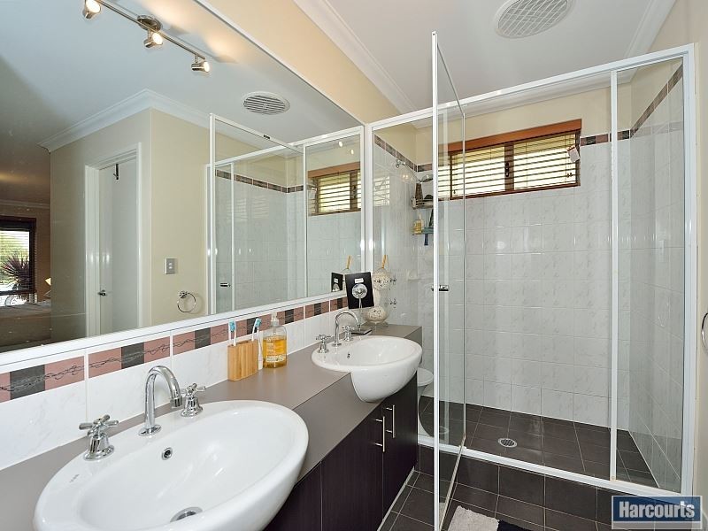 4 Banksiadale Gate, Lakelands WA 6180