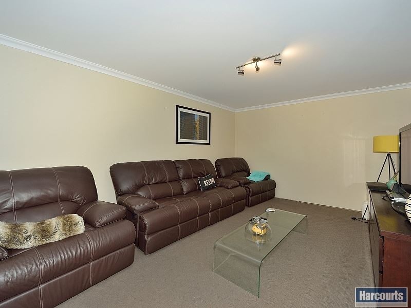 4 Banksiadale Gate, Lakelands WA 6180