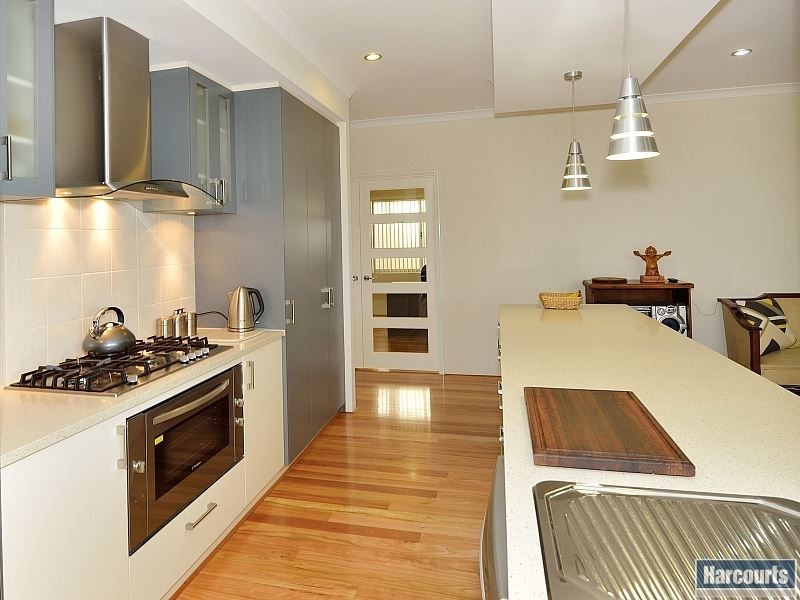 13 Lismore Ridge, Lakelands WA 6180