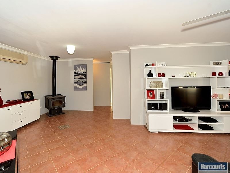 6 Tarata Close, Halls Head WA 6210