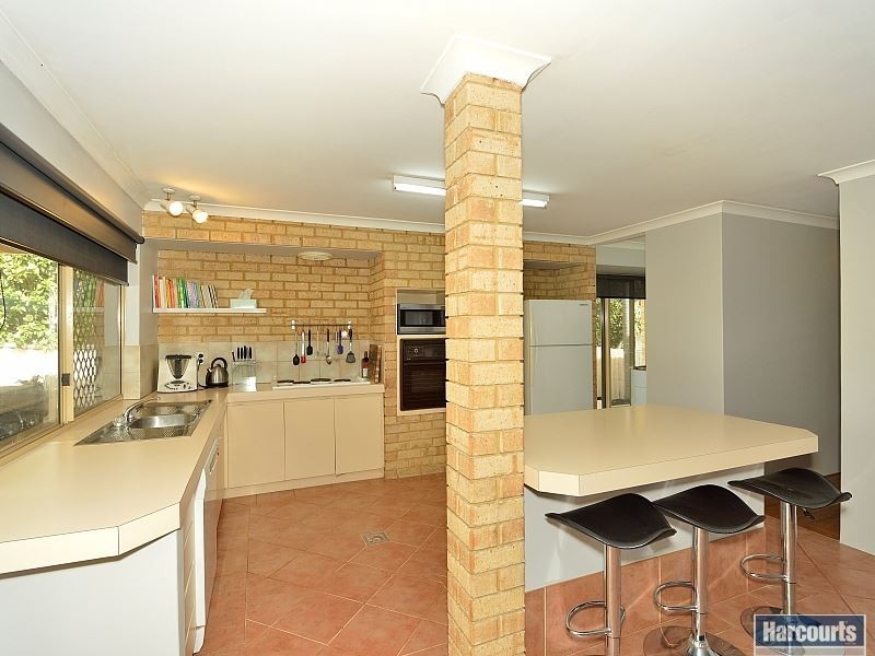 6 Tarata Close, Halls Head WA 6210