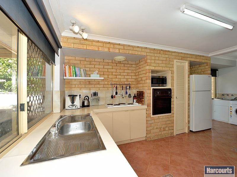 6 Tarata Close, Halls Head WA 6210