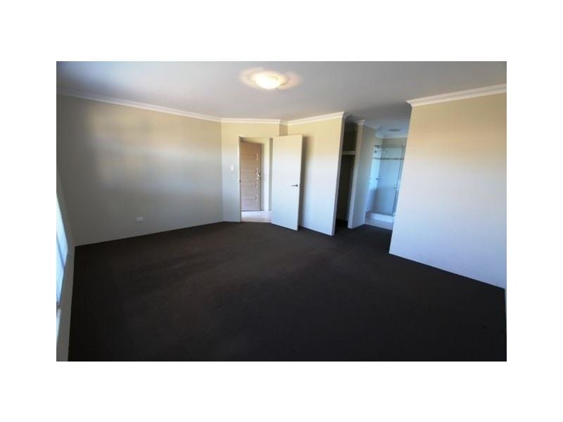 8 Myalla Pass, Lakelands WA 6180
