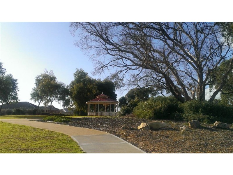 8 Myalla Pass, Lakelands WA 6180