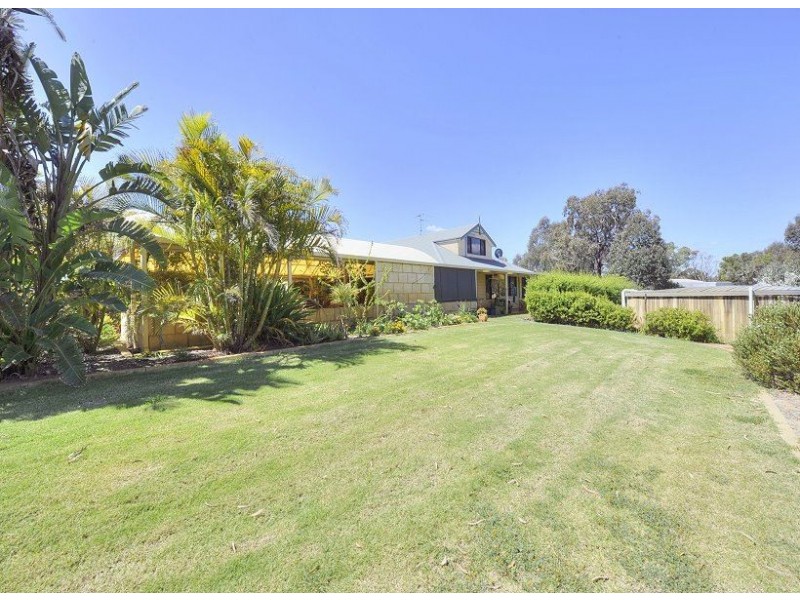 82 Peaceful Waters Drive, Barragup WA 6209