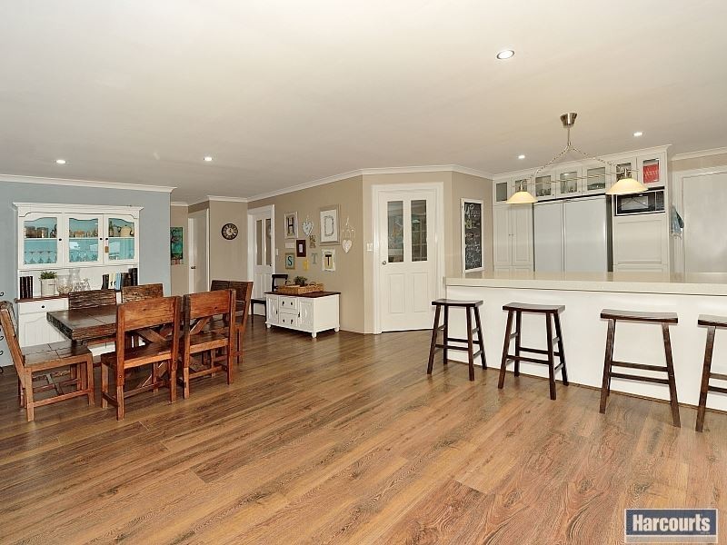 5 Lamont Court, Meadow Springs WA 6210