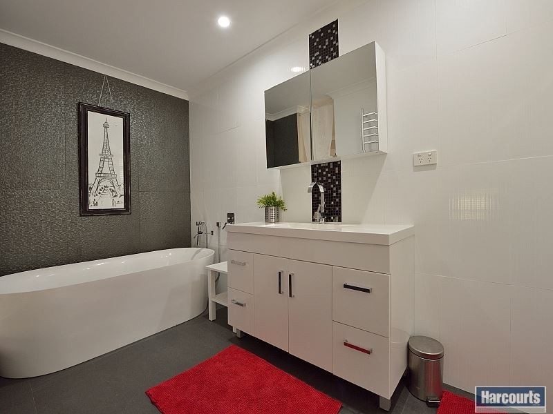 5 Lamont Court, Meadow Springs WA 6210