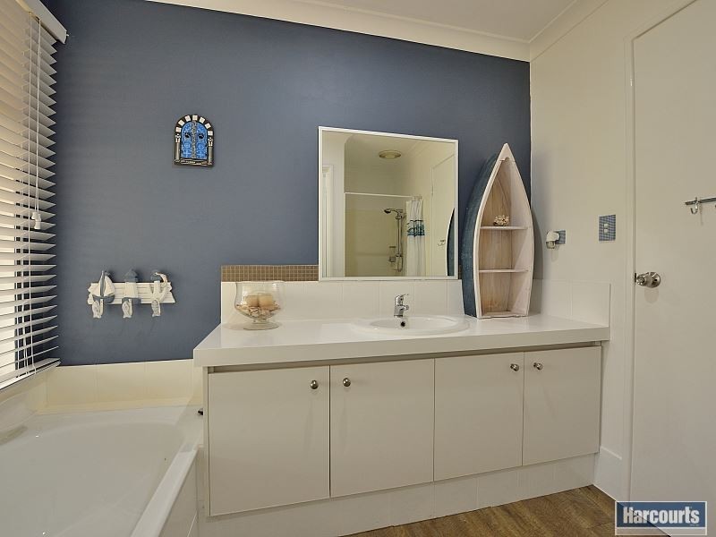 5 Lamont Court, Meadow Springs WA 6210