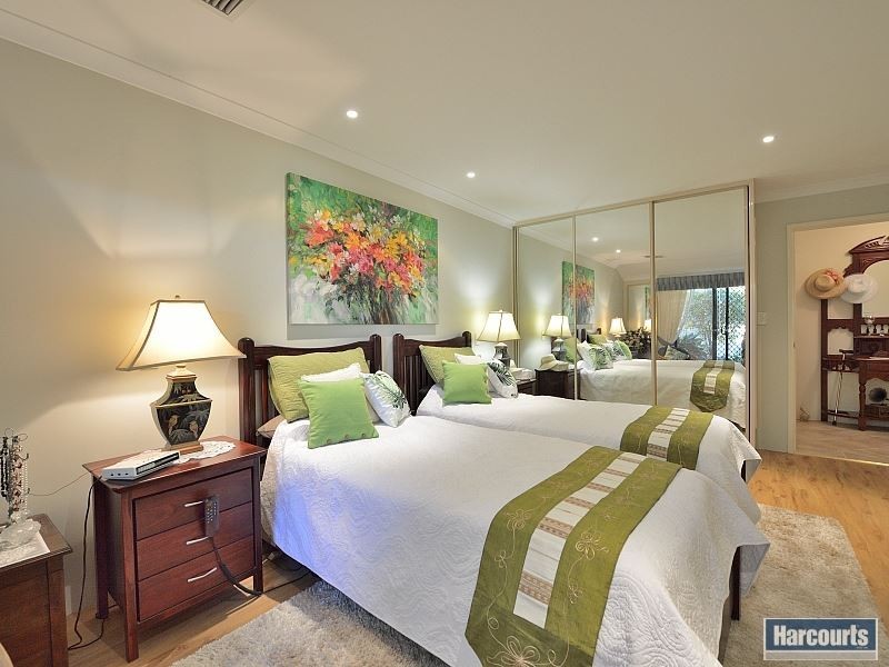 5 Brae Lane, Meadow Springs WA 6210