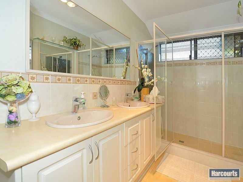 5 Brae Lane, Meadow Springs WA 6210