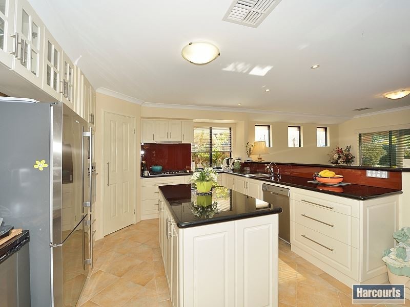 5 Brae Lane, Meadow Springs WA 6210