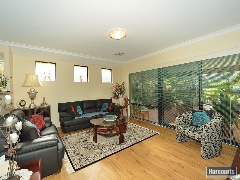 5 Brae Lane, Meadow Springs WA 6210