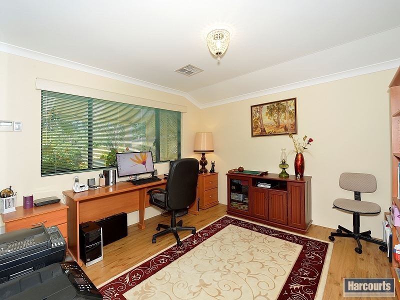 5 Brae Lane, Meadow Springs WA 6210