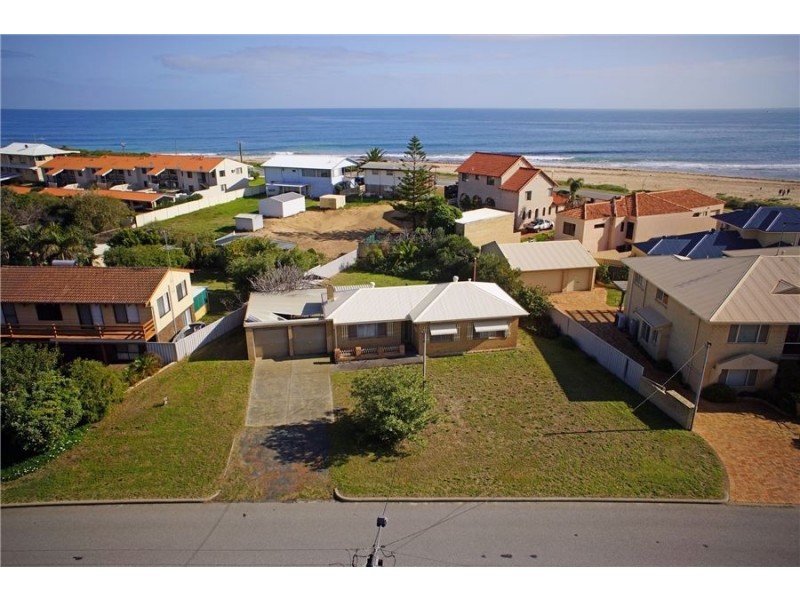 2 Sharland Street, Halls Head WA 6210