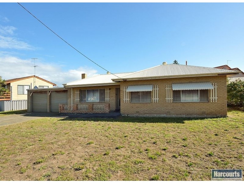 2 Sharland Street, Halls Head WA 6210