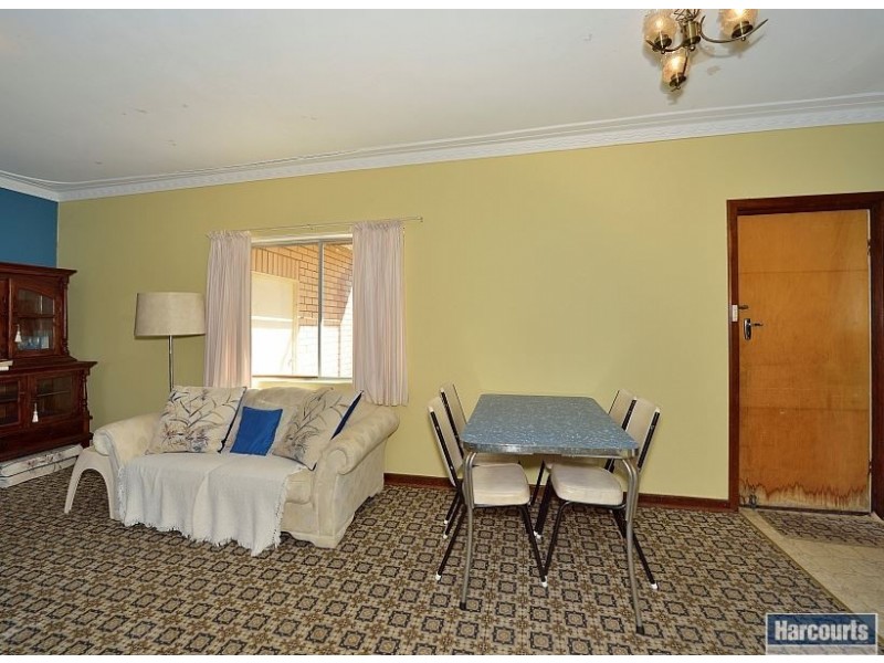 2 Sharland Street, Halls Head WA 6210