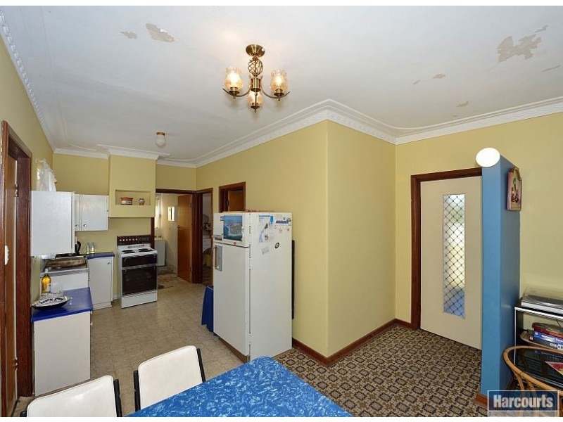 2 Sharland Street, Halls Head WA 6210