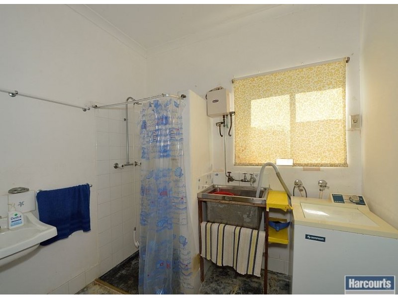 2 Sharland Street, Halls Head WA 6210