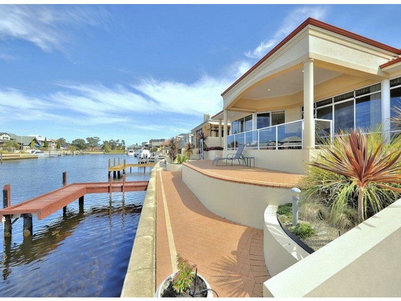 18 Aztec Island Retreat, Halls Head WA 6210