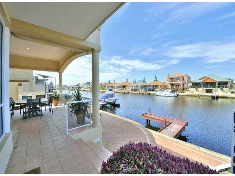 18 Aztec Island Retreat, Halls Head WA 6210