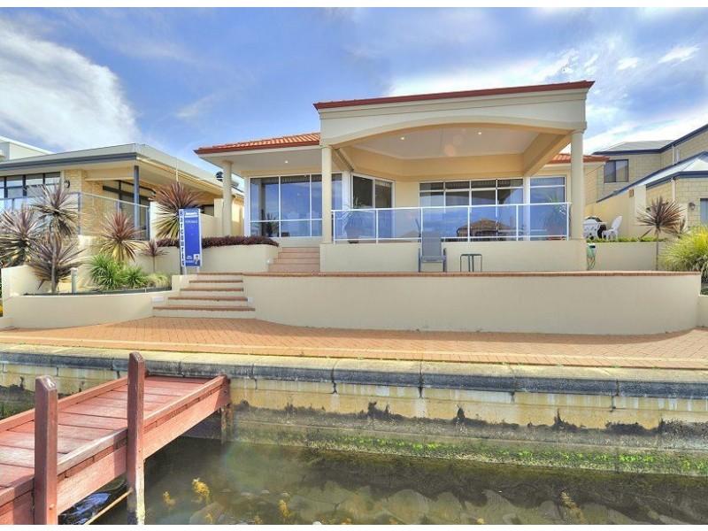 18 Aztec Island Retreat, Halls Head WA 6210