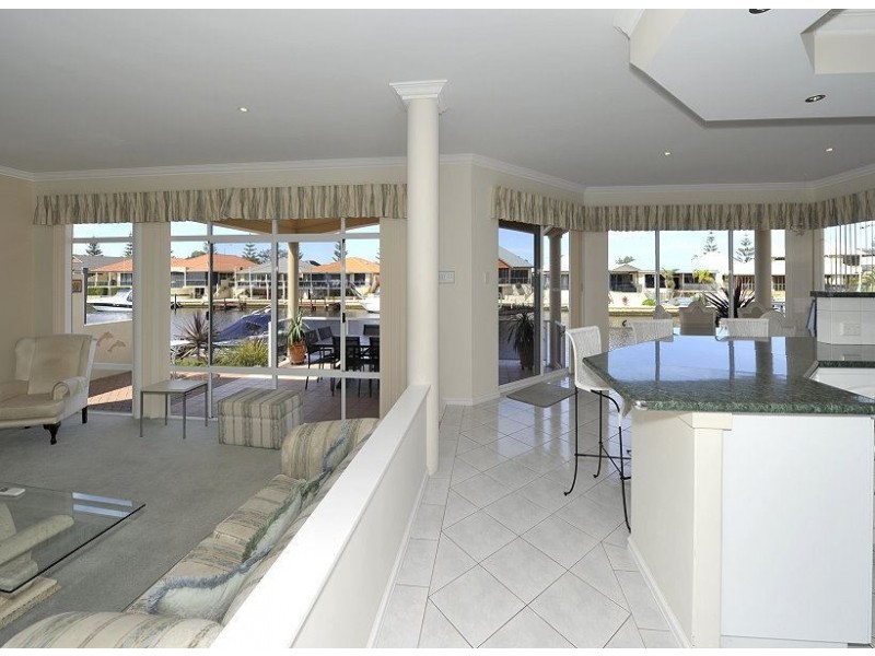 18 Aztec Island Retreat, Halls Head WA 6210