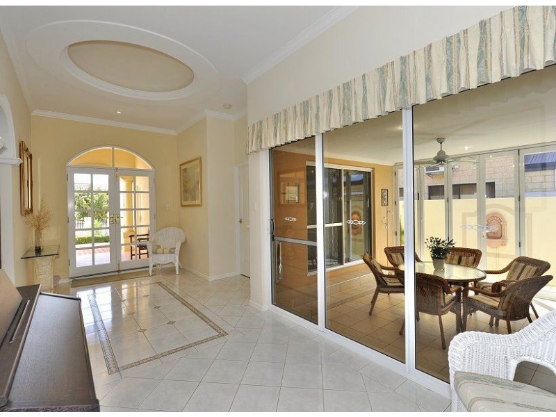 18 Aztec Island Retreat, Halls Head WA 6210