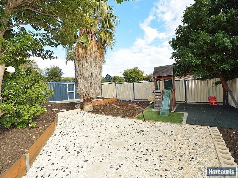 5 Mahogany Drive, Halls Head WA 6210