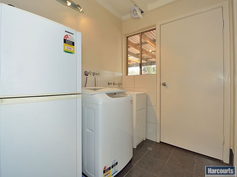 5 Mahogany Drive, Halls Head WA 6210