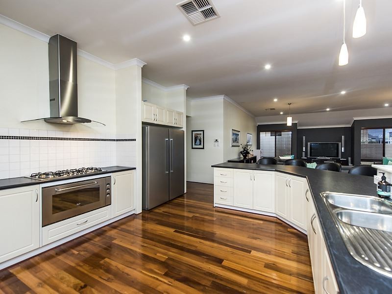 23 Picaroon Place, Halls Head WA 6210