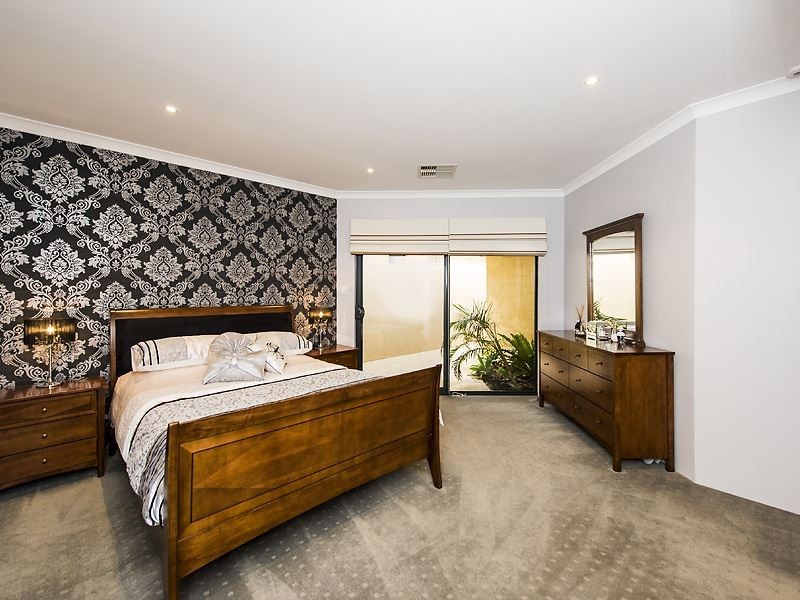 23 Picaroon Place, Halls Head WA 6210