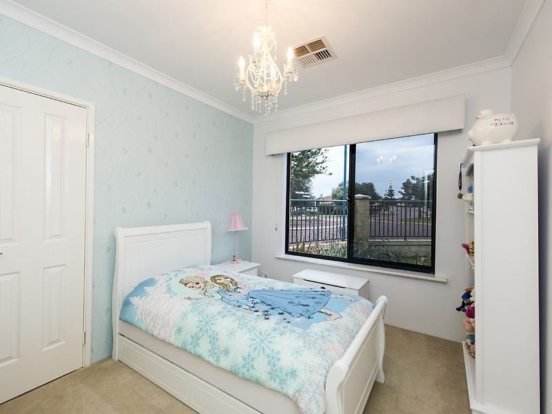 23 Picaroon Place, Halls Head WA 6210