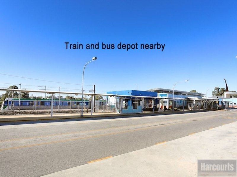 16 Hokitika Drive, Dudley Park WA 6210