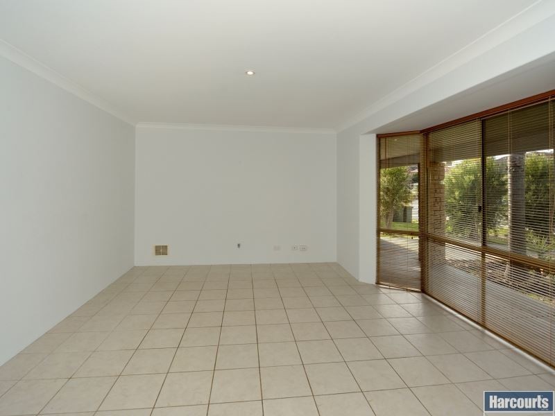 13 Kingfisher Drive, Halls Head WA 6210