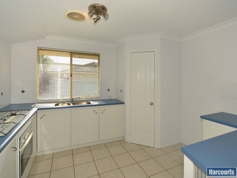 13 Kingfisher Drive, Halls Head WA 6210