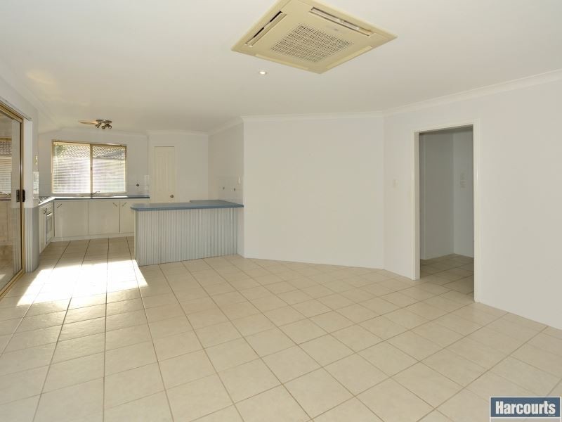 13 Kingfisher Drive, Halls Head WA 6210