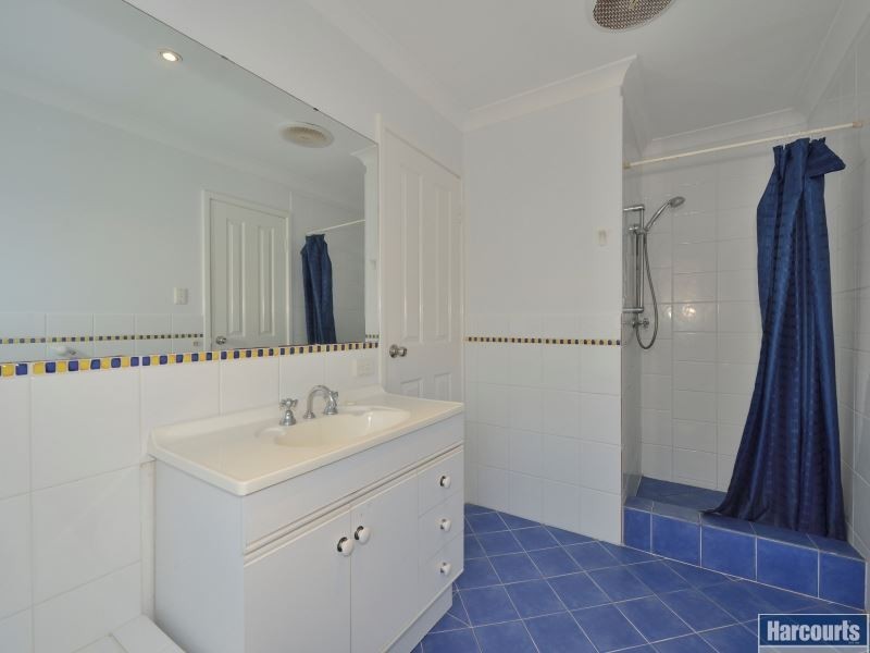 13 Kingfisher Drive, Halls Head WA 6210