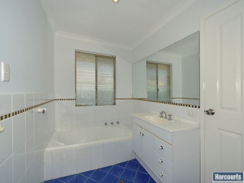 13 Kingfisher Drive, Halls Head WA 6210