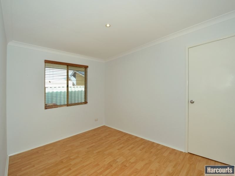 13 Kingfisher Drive, Halls Head WA 6210