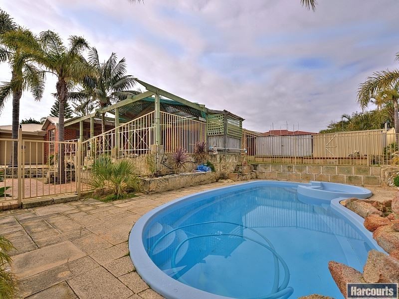 6 Berrigan Row, Halls Head WA 6210