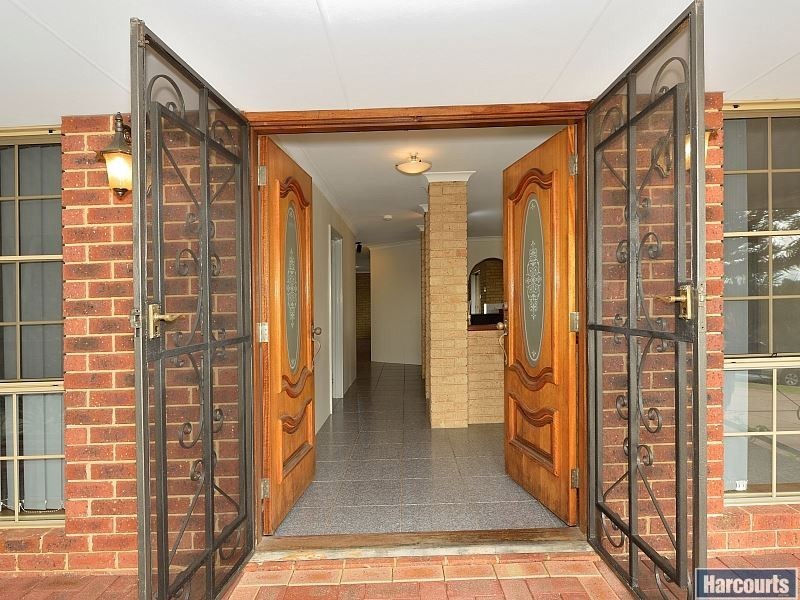 6 Berrigan Row, Halls Head WA 6210