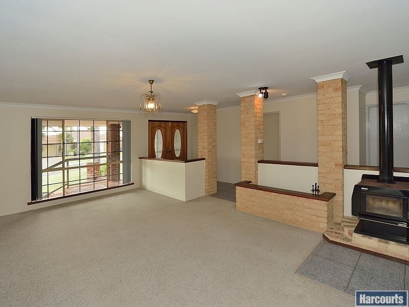 6 Berrigan Row, Halls Head WA 6210