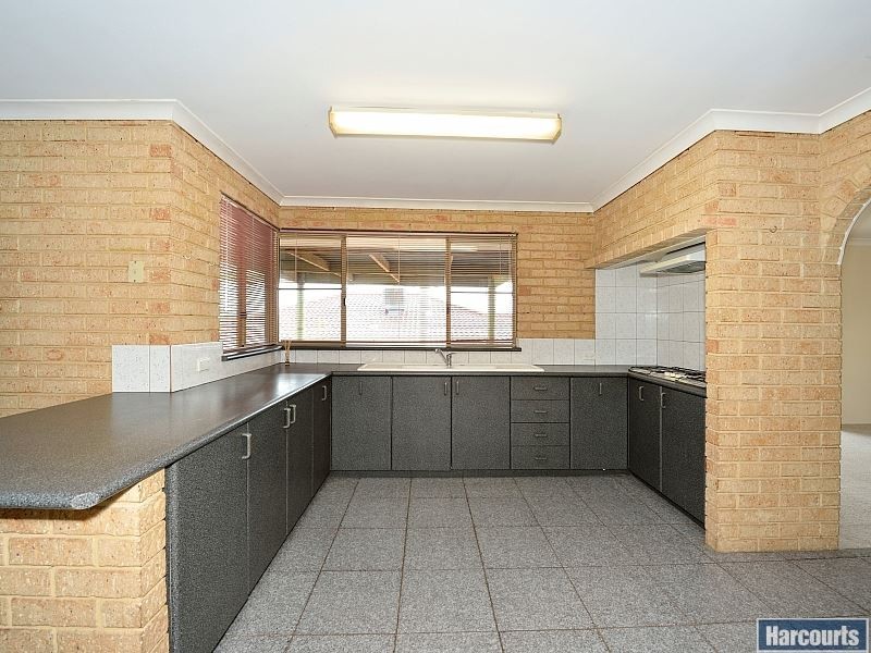 6 Berrigan Row, Halls Head WA 6210