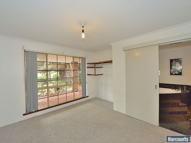 6 Berrigan Row, Halls Head WA 6210