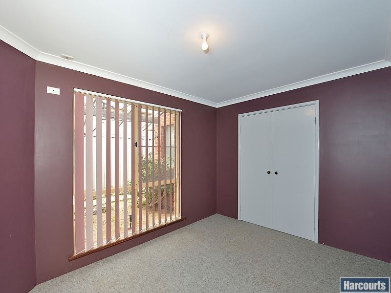 6 Berrigan Row, Halls Head WA 6210