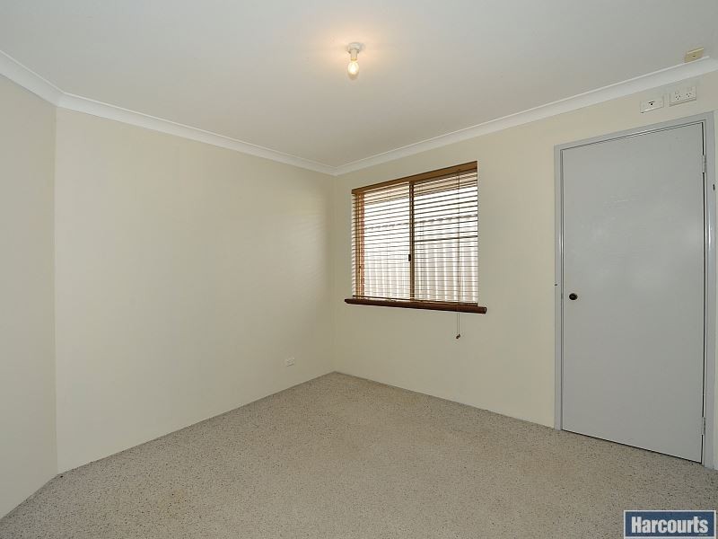 6 Berrigan Row, Halls Head WA 6210
