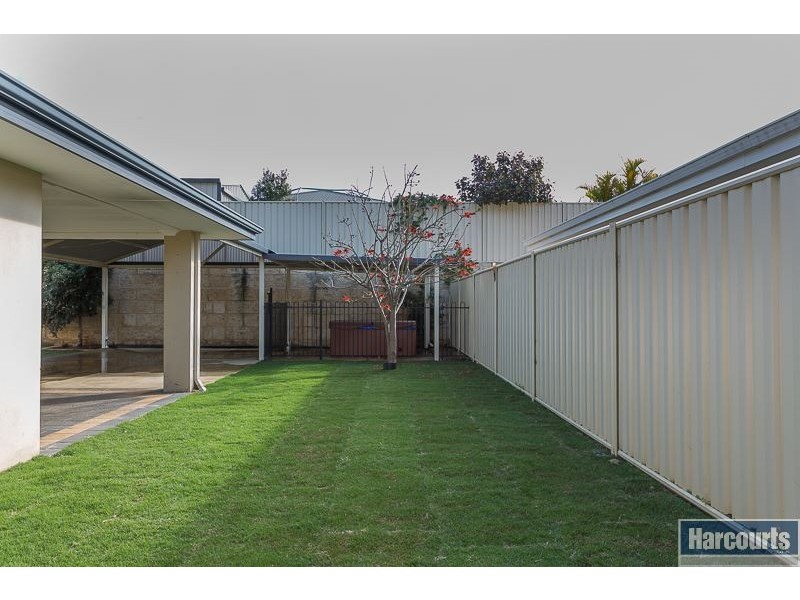 27 Malata Ridge, Lakelands WA 6180