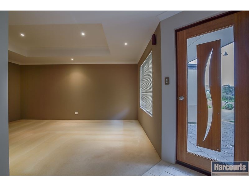 27 Malata Ridge, Lakelands WA 6180