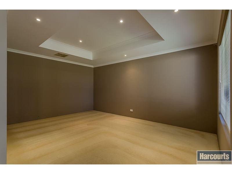 27 Malata Ridge, Lakelands WA 6180